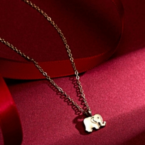 NWT Elephant Necklace - Picture 5 of 8